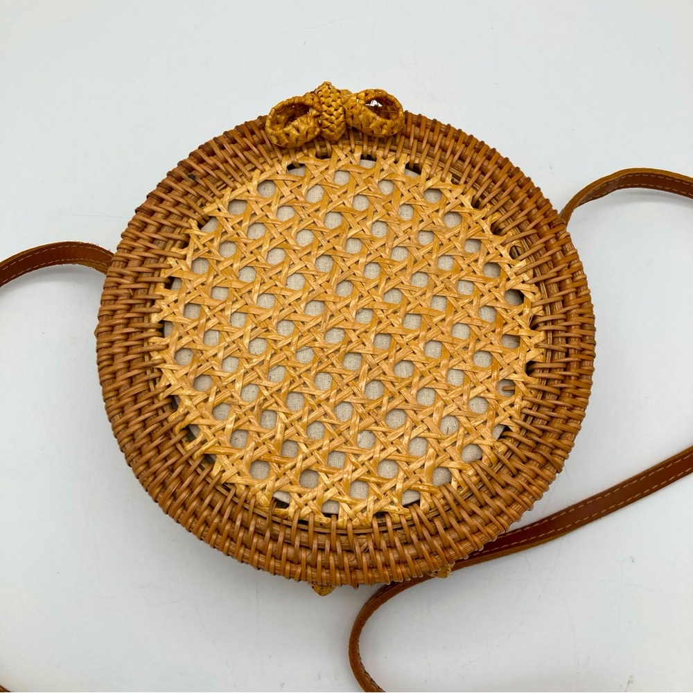 Unbranded Wicker Rattan Circle Crossbody Bag with Leather Strap and Bow Closure